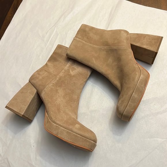 Dolce Vita Ulyses Suede Platform Booties - Picture 12 of 14